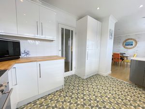  Greenhurst Road- click for photo gallery